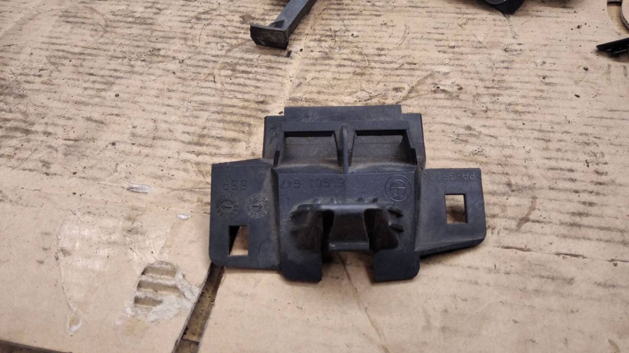 крепление бампера BMW 7 серия E65/E66/E67 2003, 4.4 л., бензин, АКПП, седан, 8901647 - фото №1