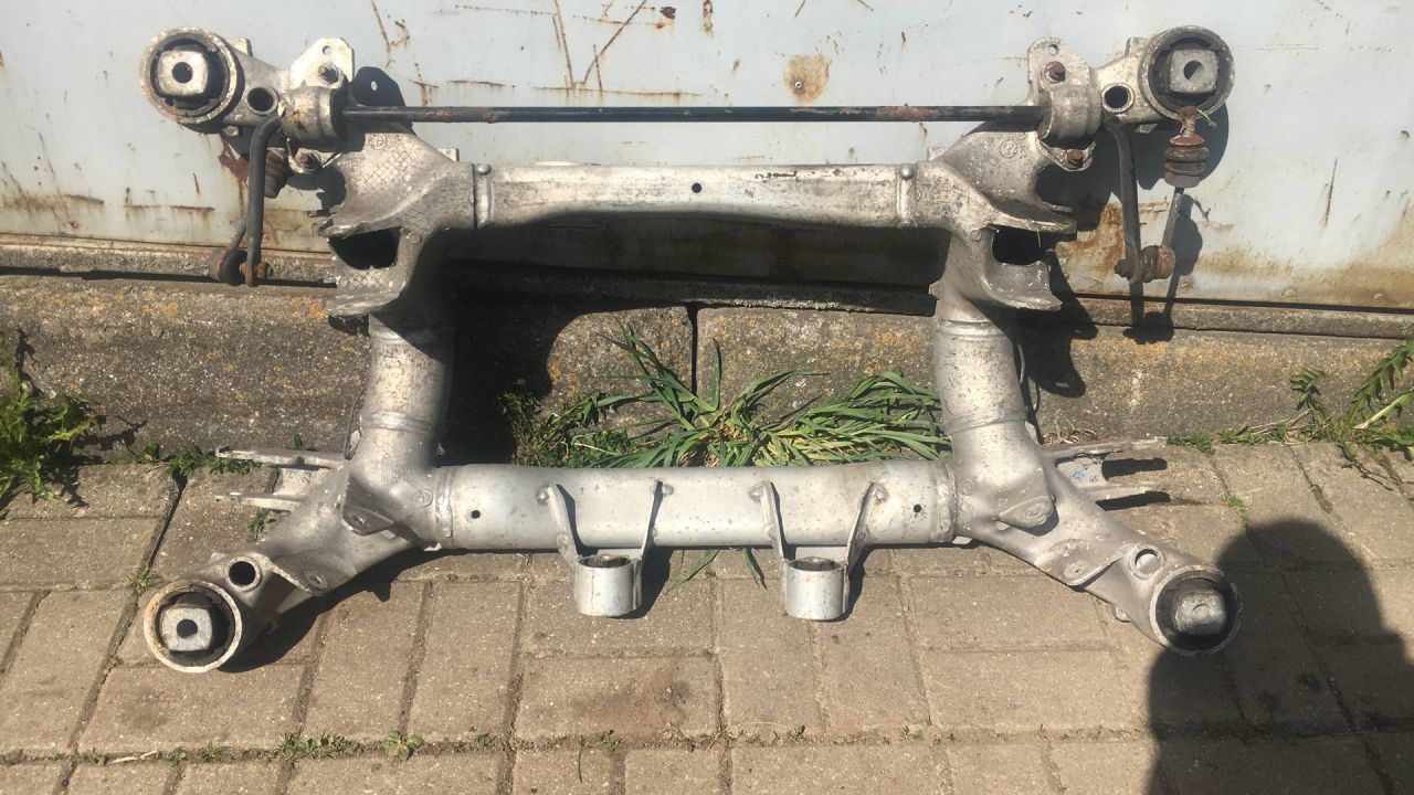 балка подвески задняя BMW 6 серия E63/E64 2006 - фото №1