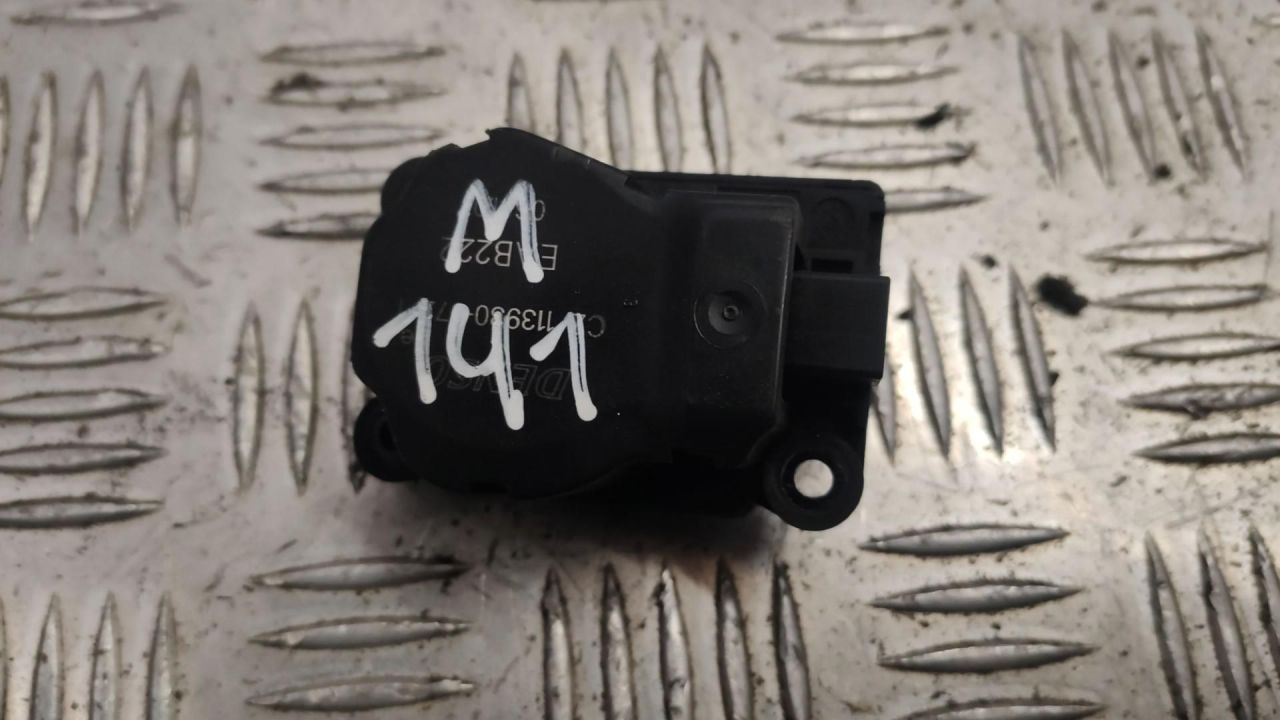 моторчик заслонки печки BMW 3 серия E90/E91/E92/E93 2007, 3.0 л., N53 B30 A, бензин, МКПП, мокрый асфальт, седан - фото №1