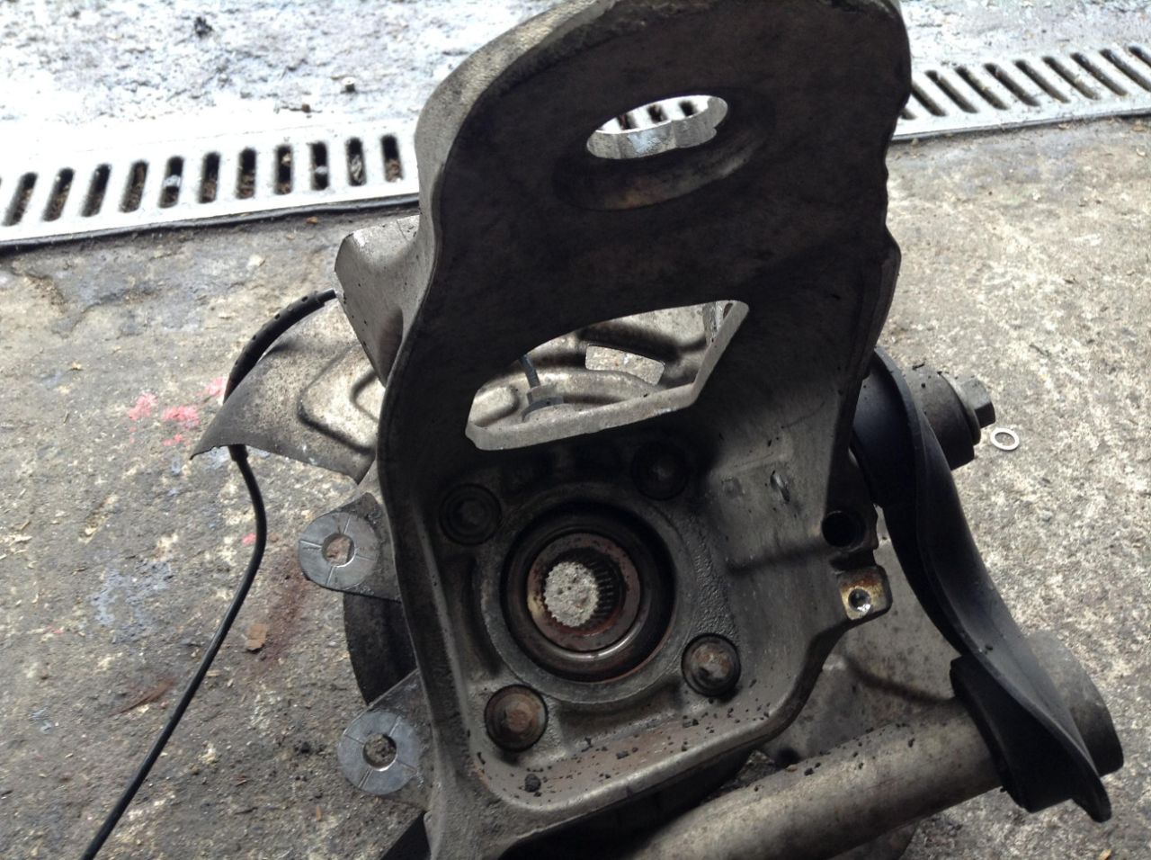 кулак задний левый BMW X5 E70 2008, 4.8 л., N62 B48 B, бензин, АКПП, черный, внедорожник 5 дв. - фото №1