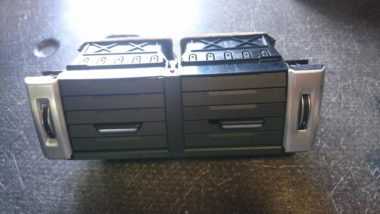 дефлектор обдува салона Land Rover Range Rover Evoque L538 2012, 2.2 л., 224DT, дизель, АКПП, внедорожник 5 дв., BJ32014L21AB - фото №1