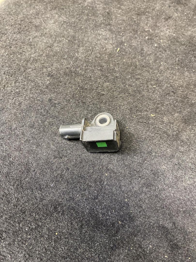 датчик удара BMW 2023, 4.4 л., бензин, 416, 6861319 - фото №1