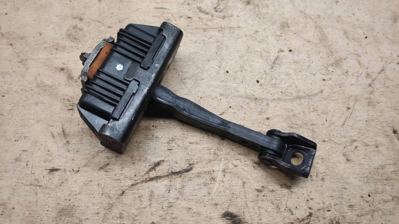 ограничитель открывания двери BMW X5 E70 2007, 3.0 л., дизель, АКПП, 7141024 - фото №1