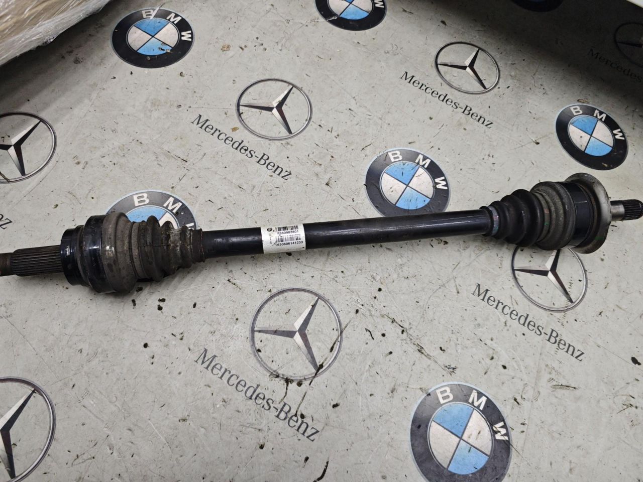 полуось задняя (приводной вал, ШРУС) BMW X5 F15 2015, 3.0 л., дизель, 8609838 - фото №1