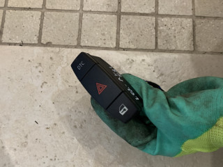 кнопка аварийной сигнализации BMW 2009, 2.0 л., N47 D20 B, дизель, МКПП, хетчбэк 5 дв., 6945603
