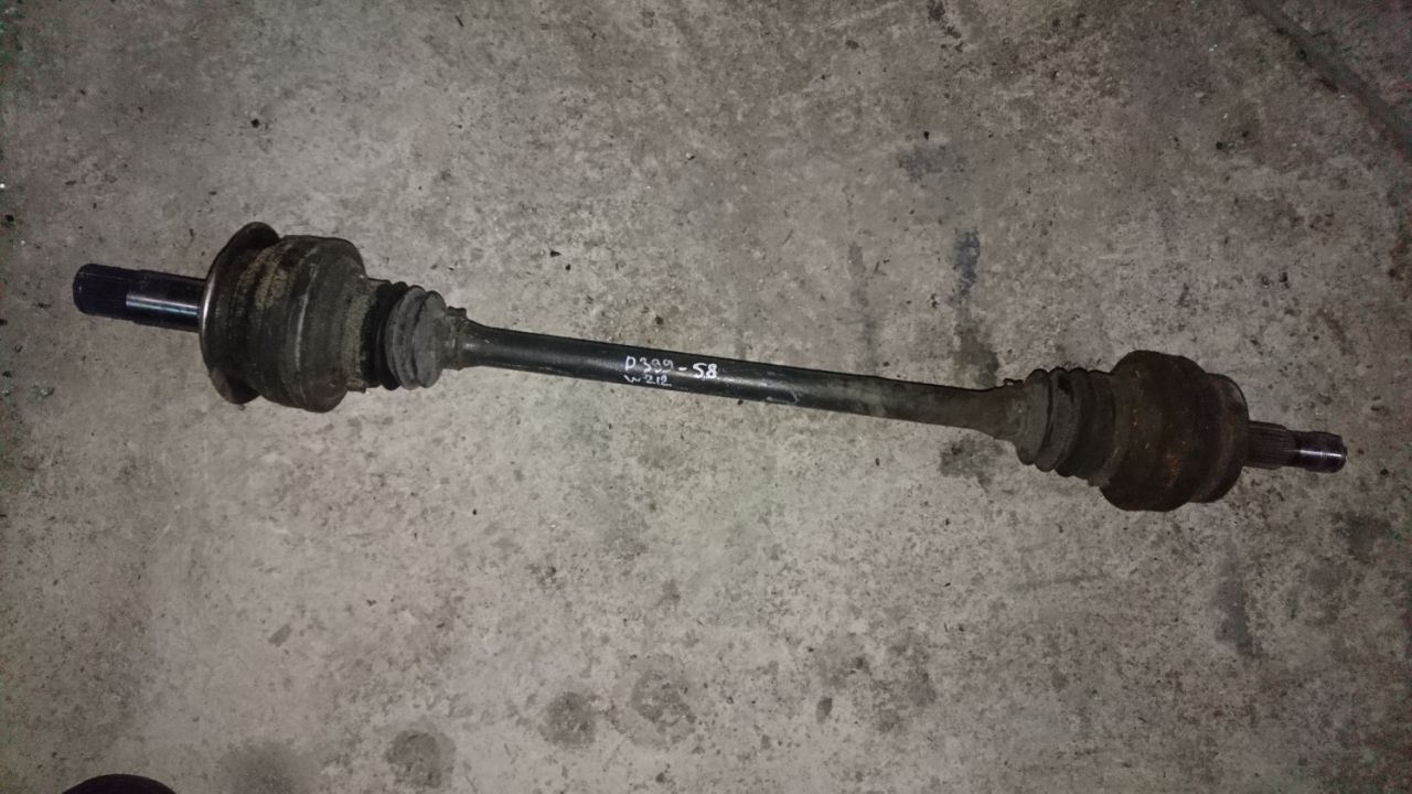 полуось задняя (приводной вал, ШРУС) Mercedes-Benz E-Класс W212/S212/C207/A207 2012, 2.1 л., OM 651.924, дизель, АКПП, темно-серый, седан, A2213504010 - фото №1