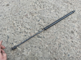 амортизатор капота Mini Cooper 1 поколение 2001, 1.6 л., W10 B16 A, бензин, АКПП, красный, хетчбэк 5 дв.