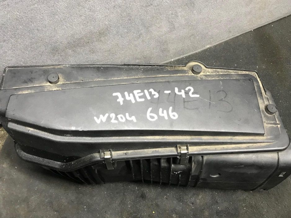 корпус воздушного фильтра Mercedes-Benz C-Класс W204/S204 2008, 2.1 л., дизель, МКПП, серебро, седан, A6460902001 - фото №1