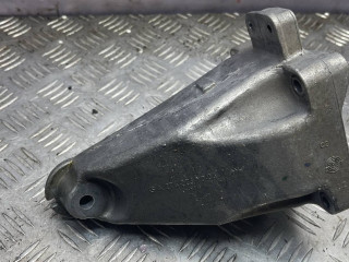 кронштейн двигателя Mercedes-Benz C-Класс W205/S205/C205 2016, 2.0 л., M 274.920, бензин, задний привод, A2742231004