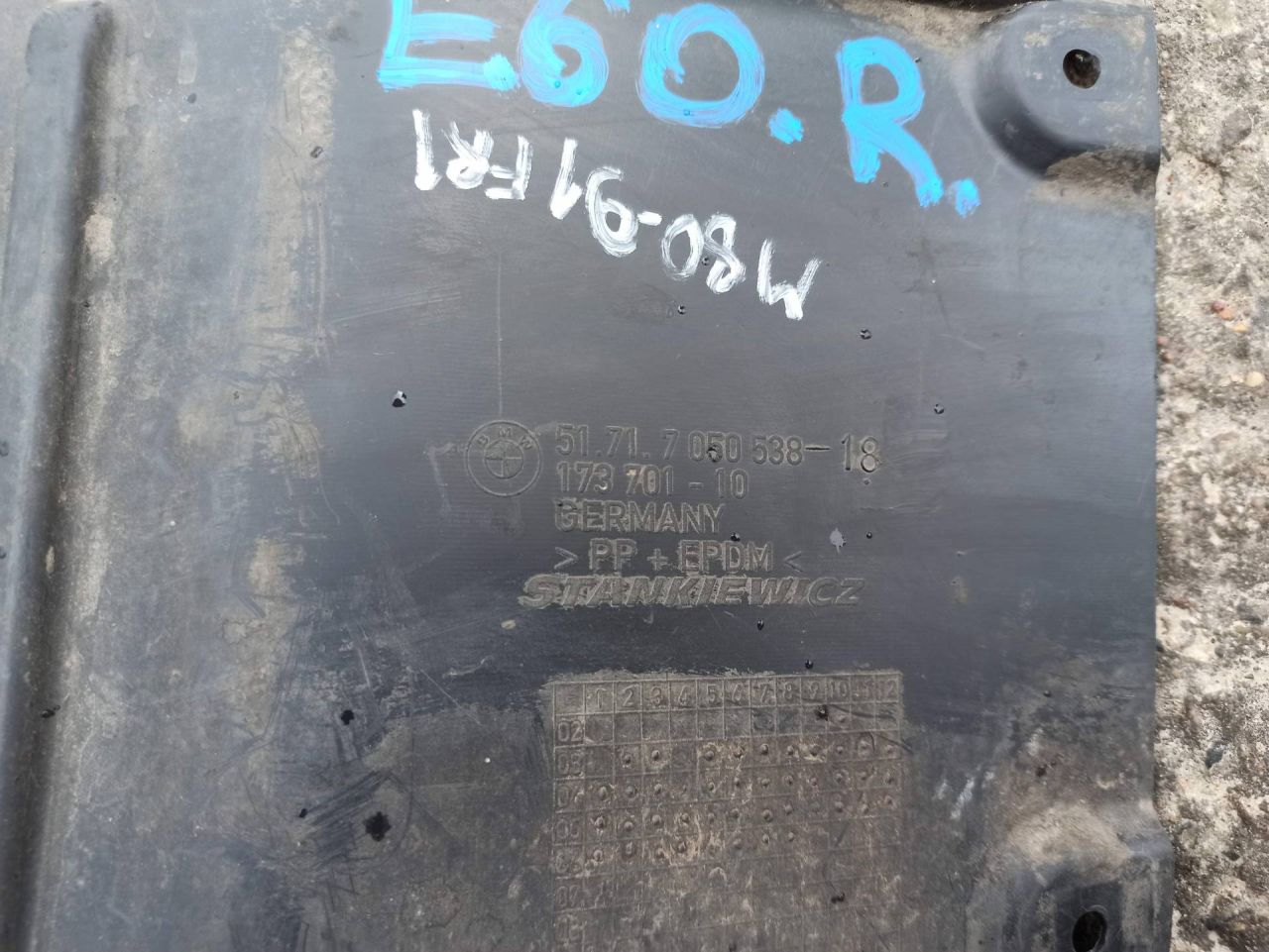 защита арок передняя правая (подкрылок) BMW 3 серия E46 2001, 3.0 л., бензин, АКПП, купе, 7050538 - фото №1