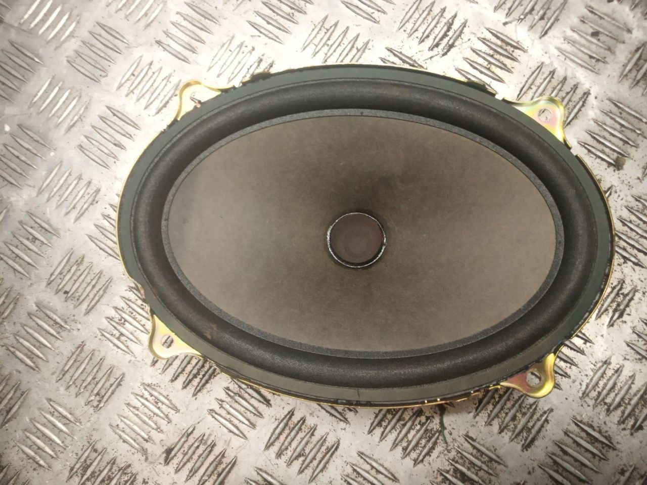 динамик высокочастотный (пищалка) Mini Cooper 1 поколение 2001, 1.6 л., W10 B16 A, бензин, АКПП, красный, хетчбэк 5 дв., 65136801101 - фото №1