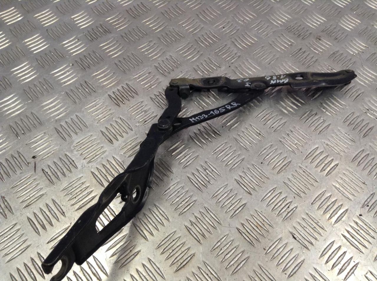 петля крышки багажника BMW 3 серия E90/E91/E92/E93 2006, 2.0 л., N46 B20 A, бензин, АКПП, седан, 7060628 - фото №1