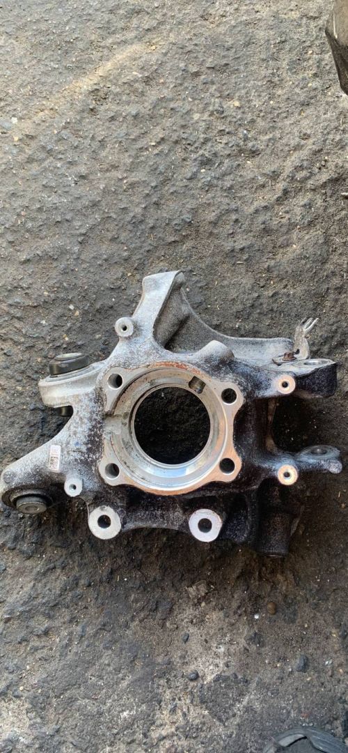 кулак BMW 7 серия G11/G12 2017, 3.0 л., дизель, 6865662 - фото №1