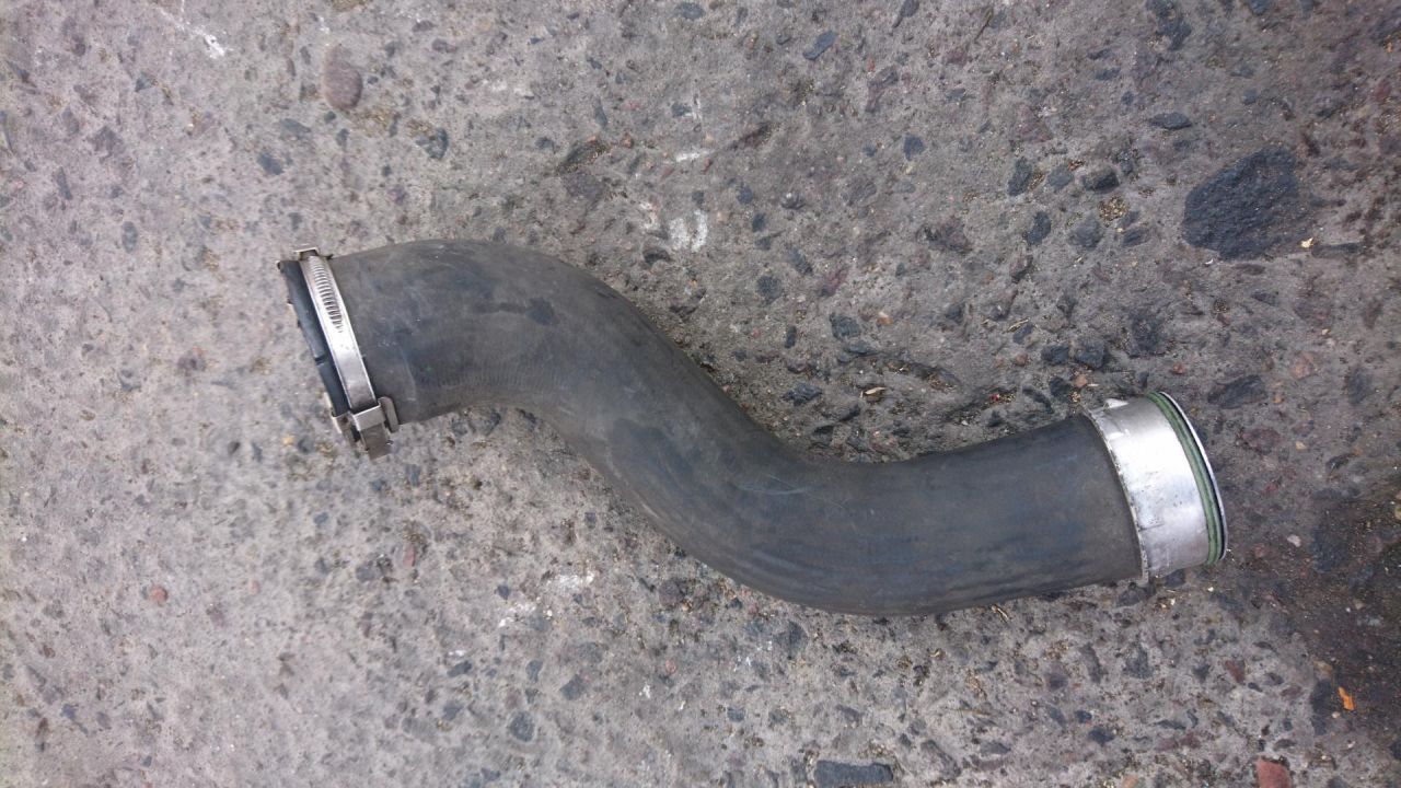 патрубок интеркулера Mercedes-Benz C-Класс W204/S204 2008, 2.1 л., дизель, МКПП, серебро, седан, A2045281882 - фото №1