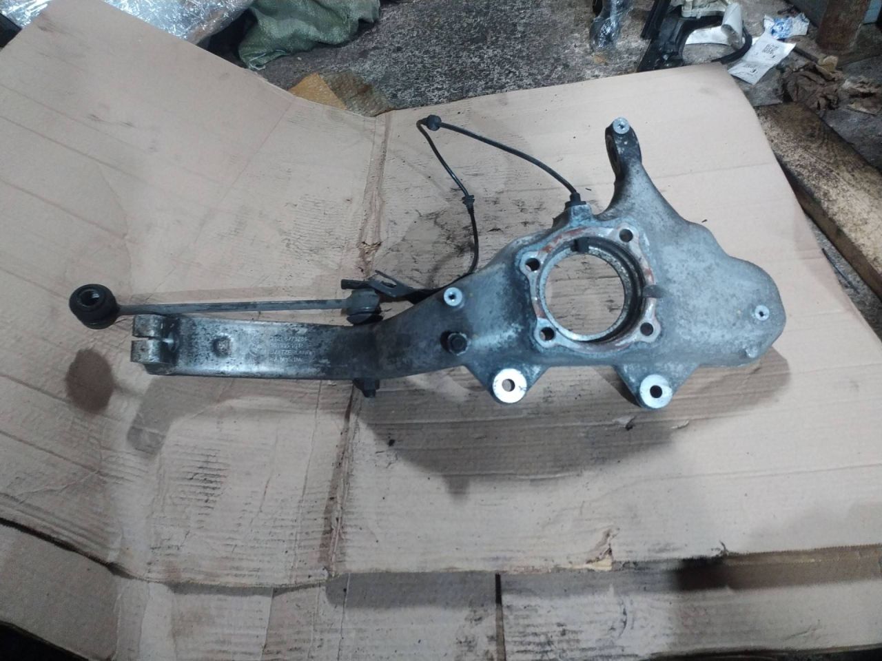 кулак поворотный правый BMW X5 E70 2007, 4.8 л., бензин, АКПП, 6773784, 31216773784 - фото №1