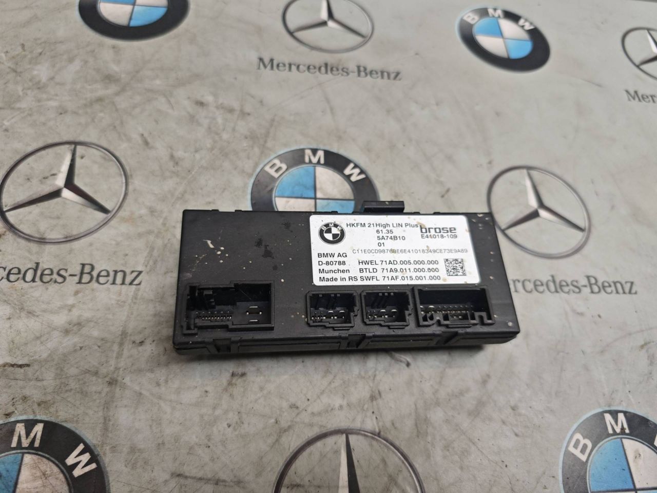 блок управления крышкой багажника BMW 2025, 3.0 л., бензин, 5A74B10 - фото №1