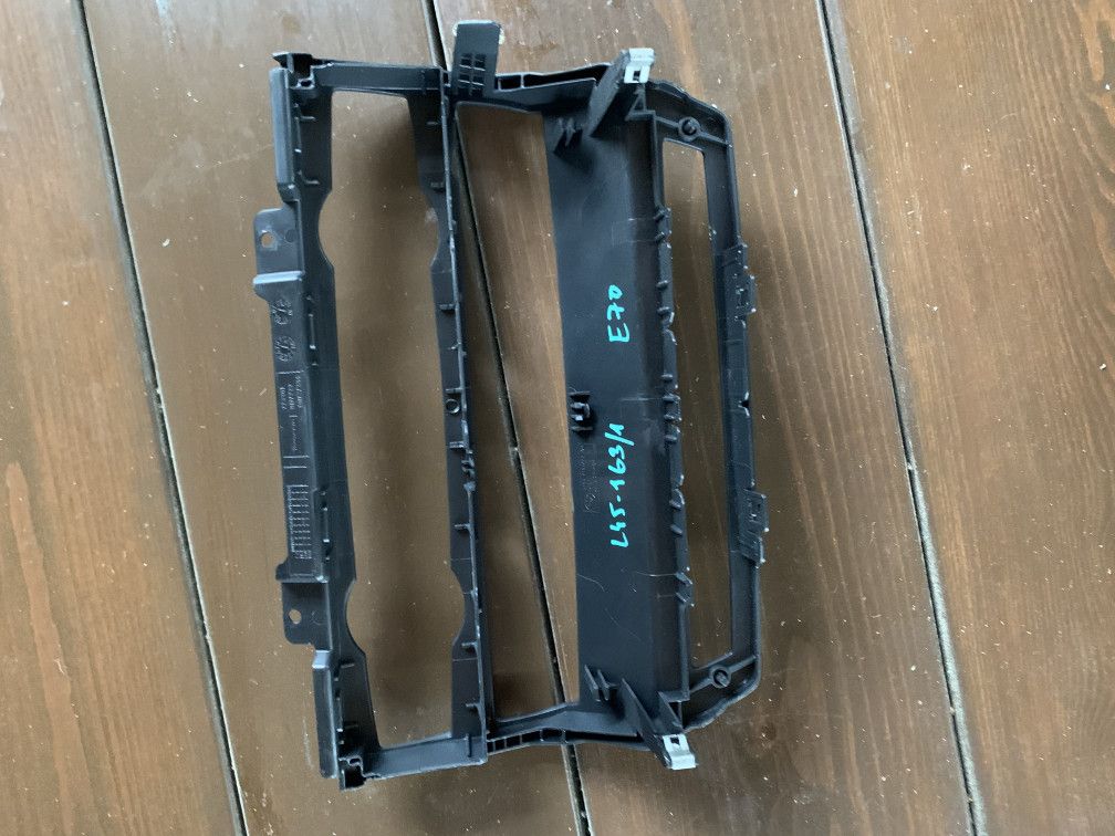 Декоративная накладка центральной консоли BMW X5 E70 2009, 3.0 л., дизель, АКПП, внедорожник 5 дв., 51457161797 - фото №1