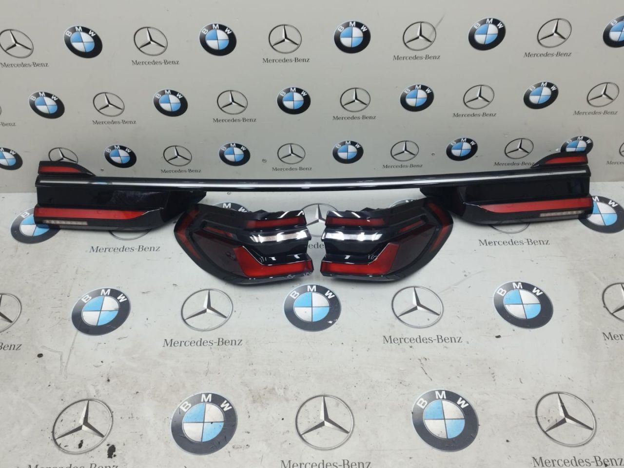 фонари задние (комплект) BMW 2023, 3.0 л., B58 B30 A, бензин, 475, 9881354, 9881353, 9881358, 9881357 - фото №1