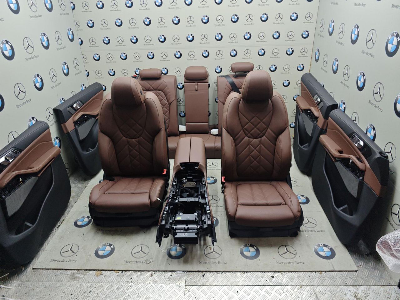 салон (комплект сидений) BMW 2024, бензин - фото №1