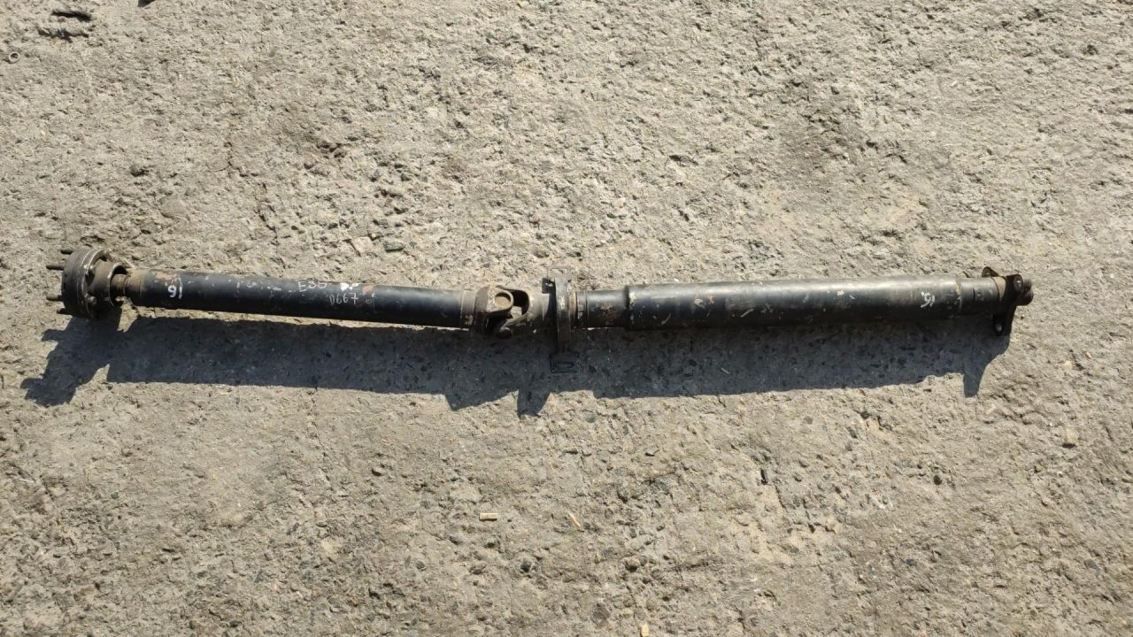 карданный вал BMW 7 серия E38 1995, 4.0 л., бензин, АКПП - фото №1