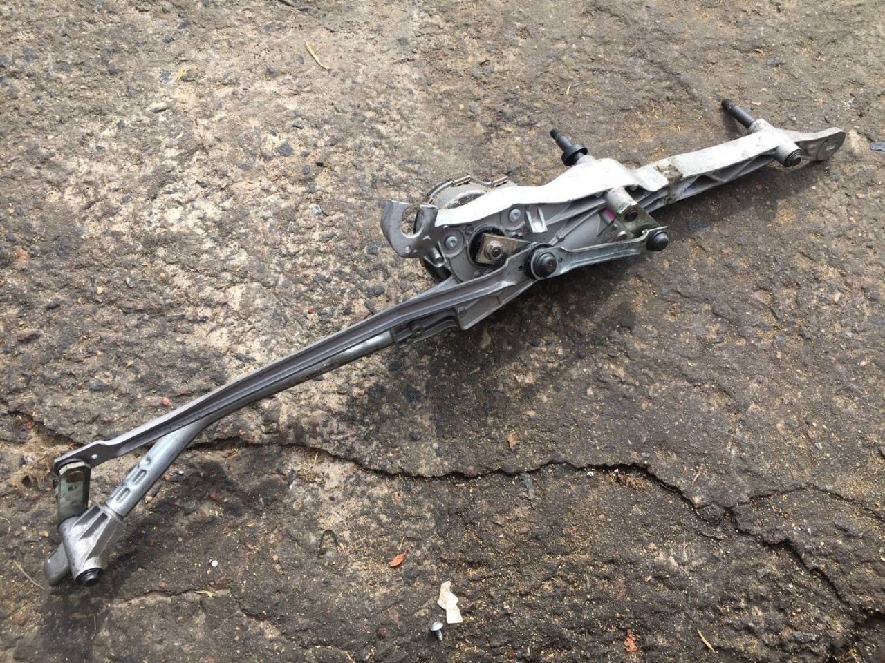 механизм стеклоочистителя (трапеция дворников) Mercedes-Benz E-Класс W212/S212/C207/A207 2011, 1.8 л., M 271.860, бензин, АКПП, черный, кабриолет, A2048201140 - фото №1