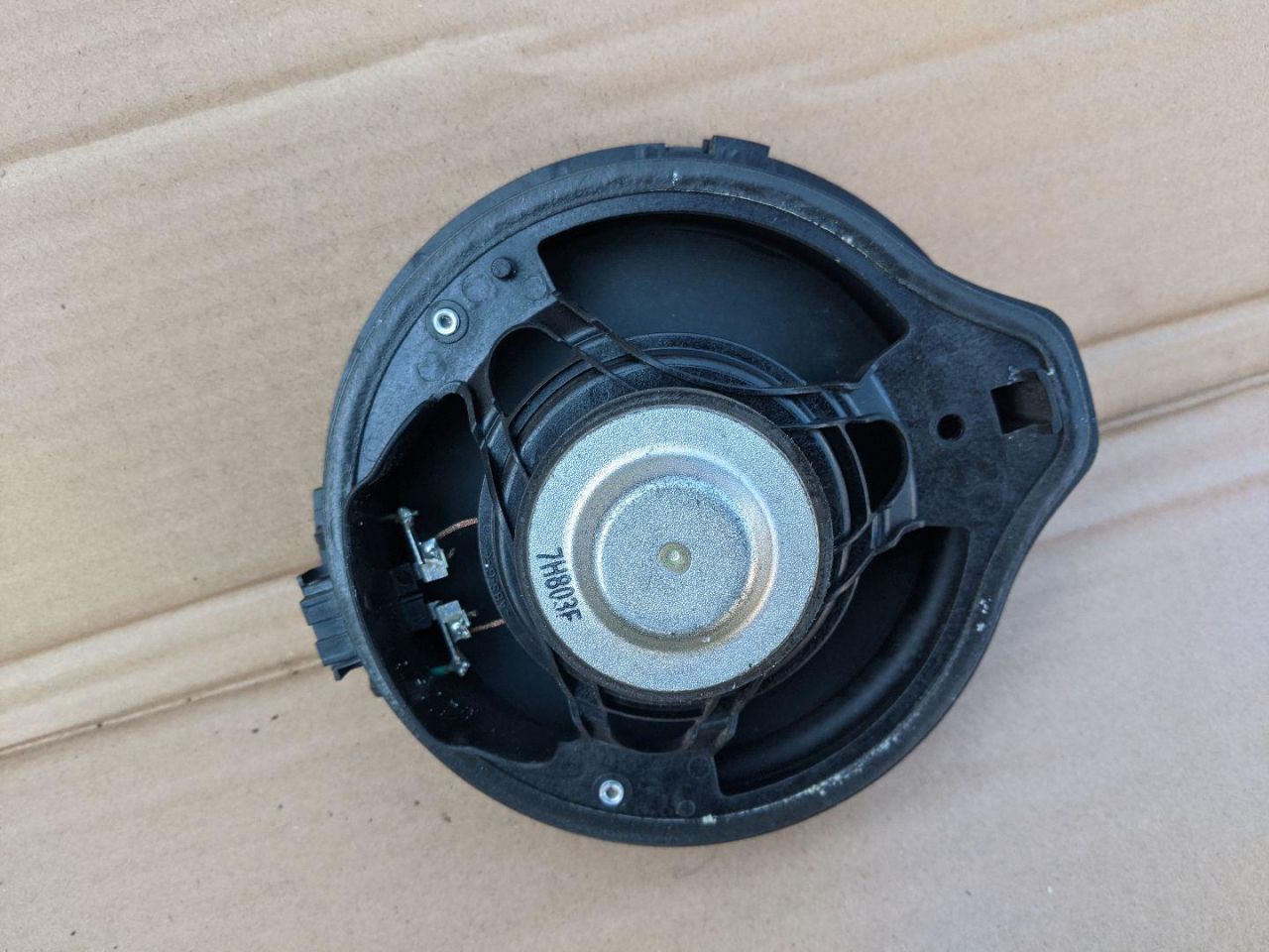 динамик двери Mercedes-Benz C-Класс W204/S204 2008, 2.1 л., дизель, МКПП, серебро, седан, 2048201902, A2048201902, 970498-XXX - фото №1