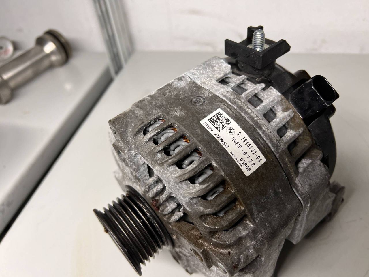 генератор BMW X1 F48 2018, 2.0 л., бензин, 7640132 - фото №1