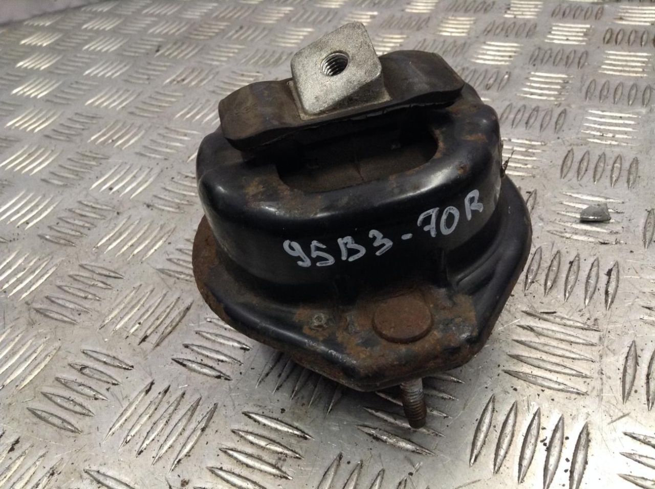 подушка крепления двигателя BMW 7 серия E65/E66/E67 2004, 3.0 л., бензин, АКПП, седан, 6756098 - фото №1