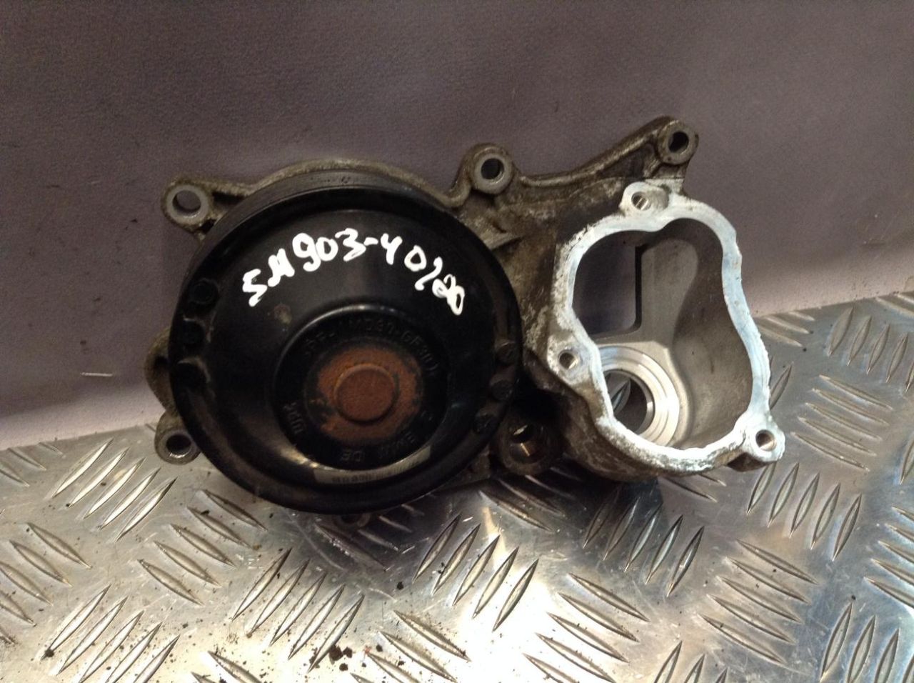 помпа BMW X1 E84 2012, 2.0 л., N47 D20 C, дизель, АКПП, универсал - фото №1