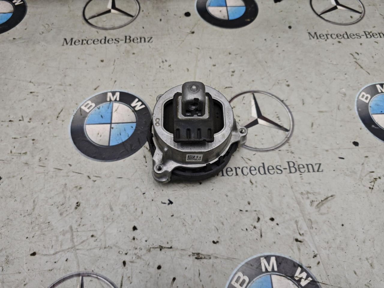 подушка крепления двигателя BMW 2023, a300, 6860496 - фото №1