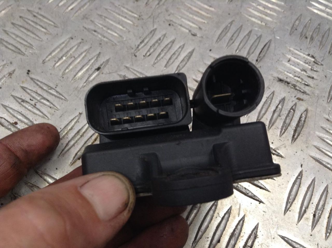 реле накала свечей Mercedes-Benz E-Класс W212/S212/C207/A207 2012, 2.1 л., OM 651.924, дизель, АКПП, седан, A6519005602 - фото №1