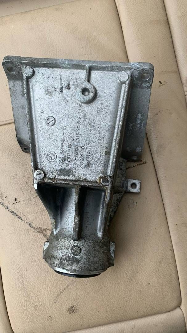 кронштейн полуоси BMW X3 E83 (2003 - 2006), 2.0 л., N47 D20 C, дизель, 3448546 - фото №1