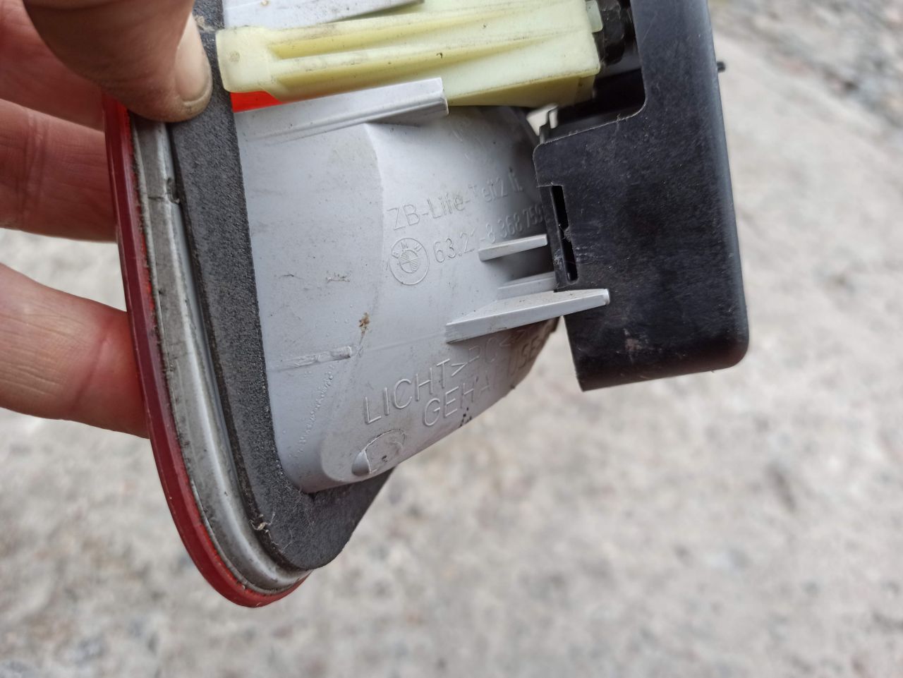 фонарь крышки багажника левый BMW 3 серия E46 2001, универсал - фото №1