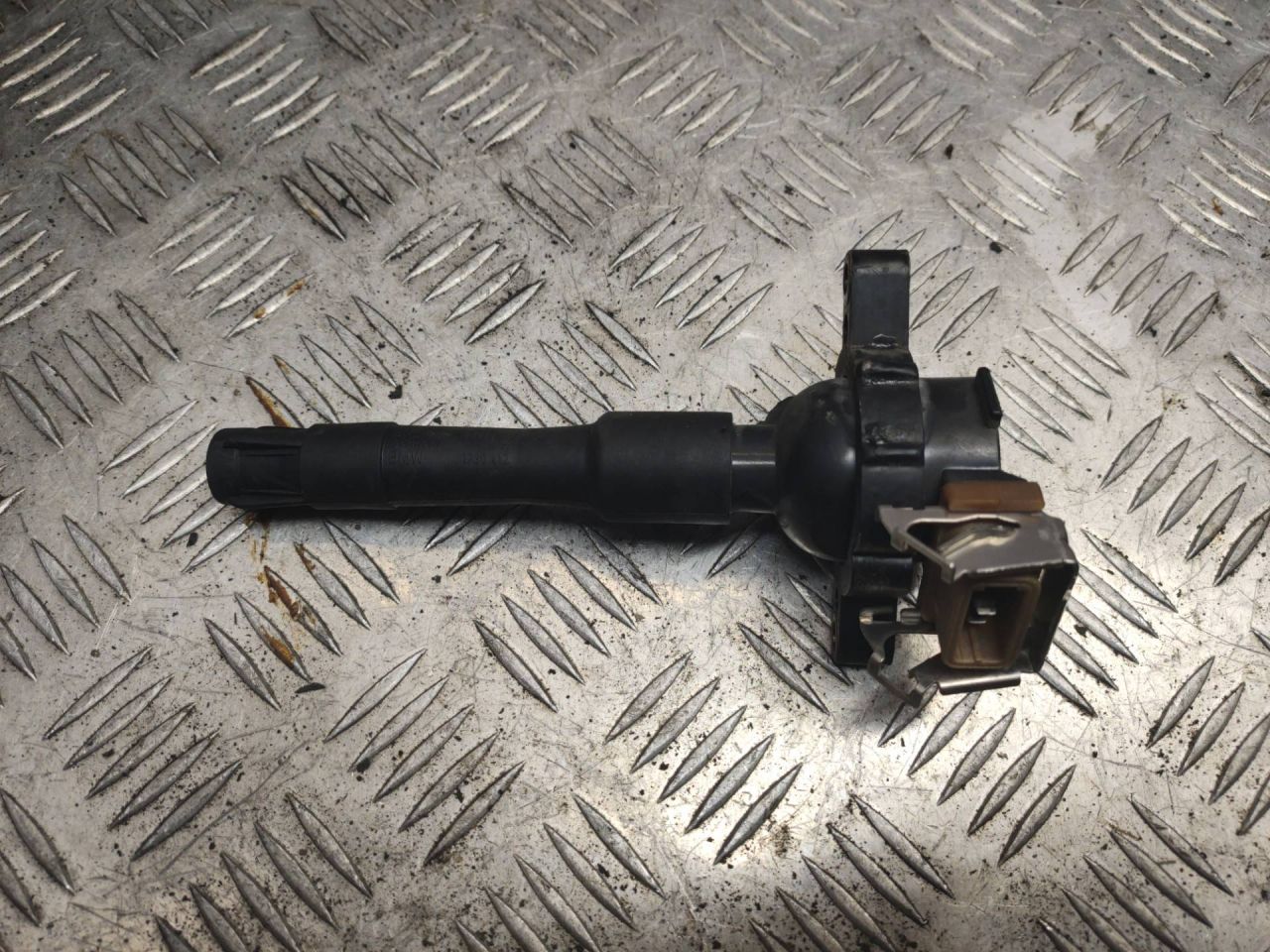 катушка зажигания BMW X5 E53 2002, 3.0 л., бензин, 1748017 - фото №1