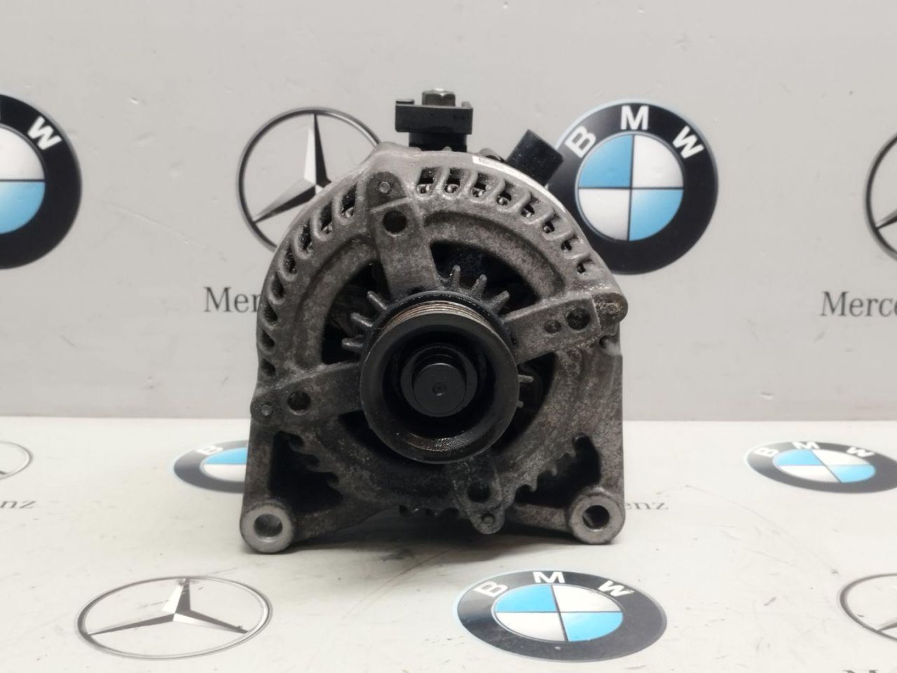 генератор BMW 2 серия Active Tourer F45 2015, 2.0 л., B48 A20 A, 7640131 - фото №1