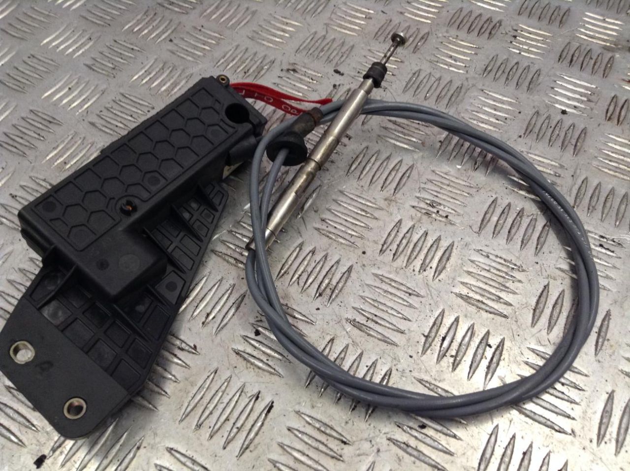 Механизм аварийной разблокировки АКПП BMW 7 серия E65/E66/E67 2004, 3.0 л., бензин, АКПП, седан, 7509050 - фото №1