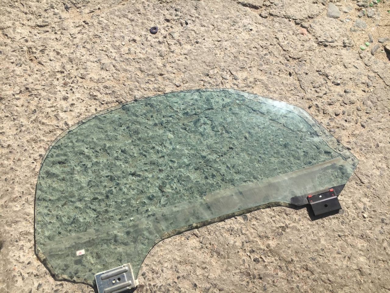 стекло двери передней правой BMW Z4 E85 2004, 3.0 л., бензин, АКПП, кабриолет - фото №1