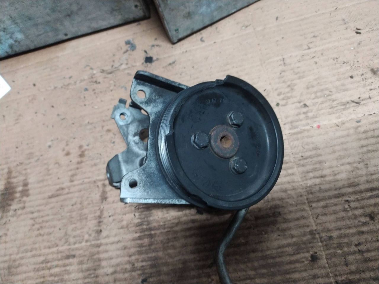 насос гидроусилителя руля BMW 7 серия E65/E66/E67 2004, 3.0 л., бензин, 6766071 - фото №1