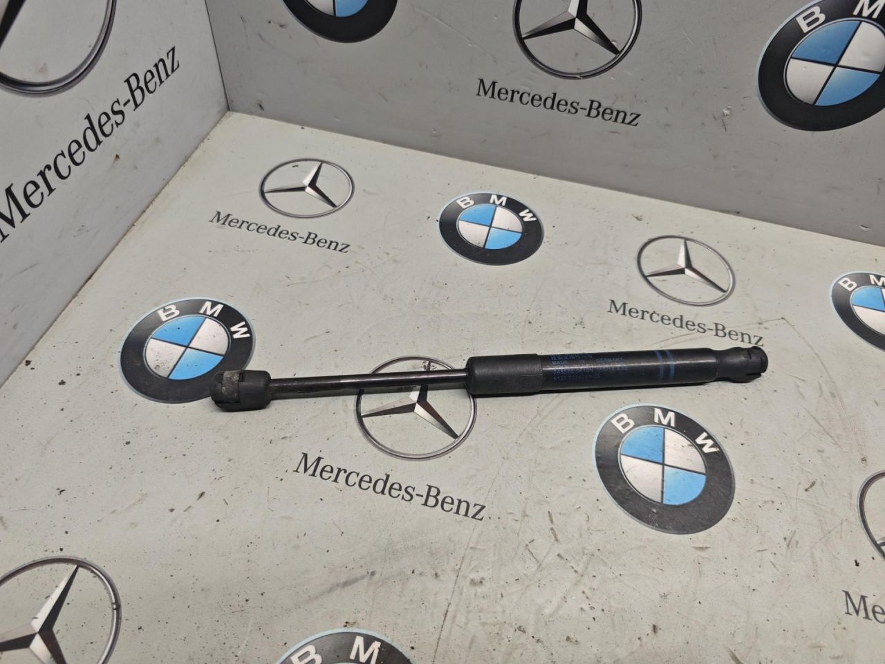 амортизатор капота BMW 2 серия Active Tourer F45 2015, 2.0 л., B48 A20 A, бензин, 7239233 - фото №1