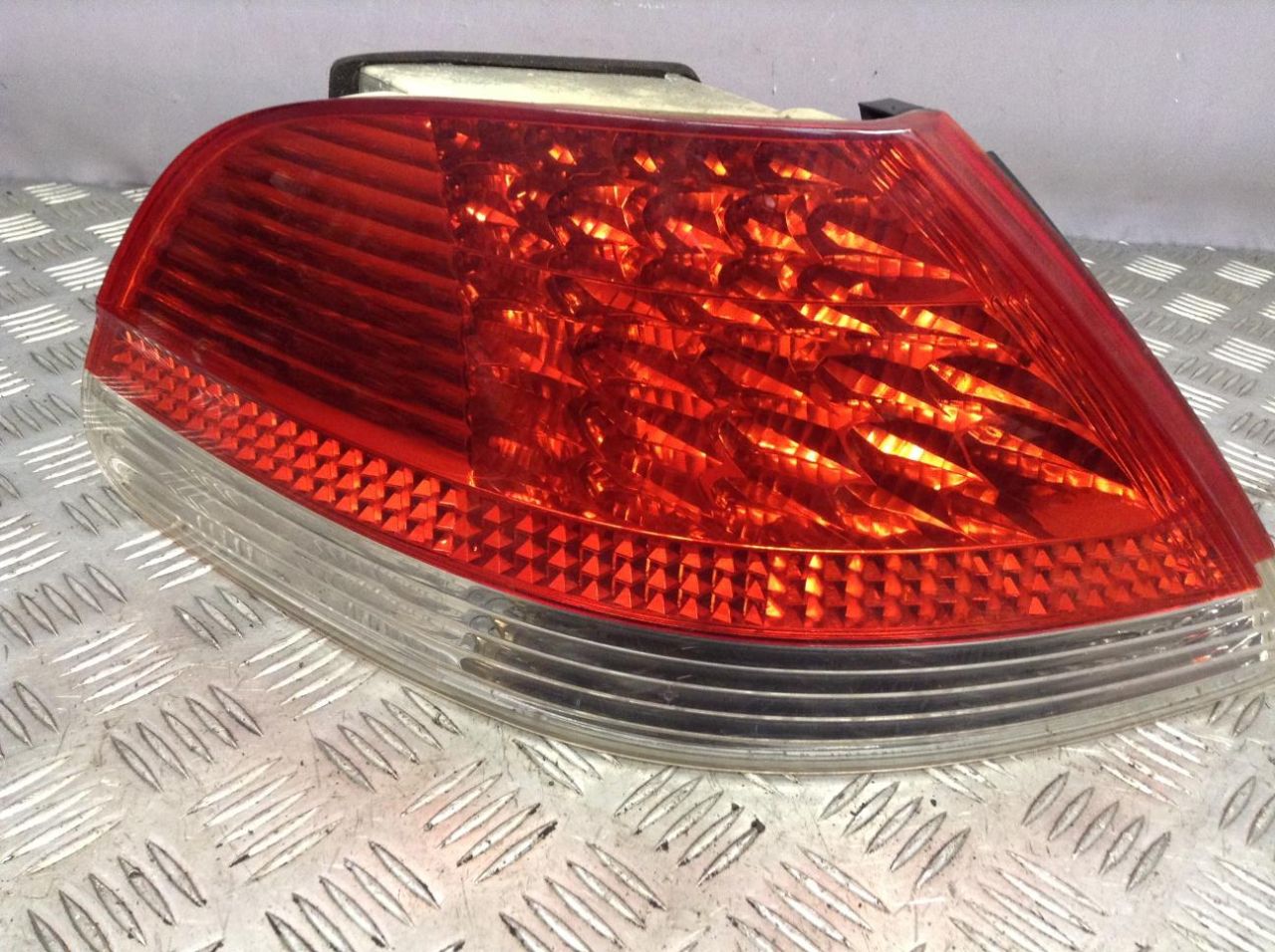 фонарь задний левый BMW 7 серия E65/E66/E67 2004, 3.0 л., бензин, АКПП, седан - фото №1