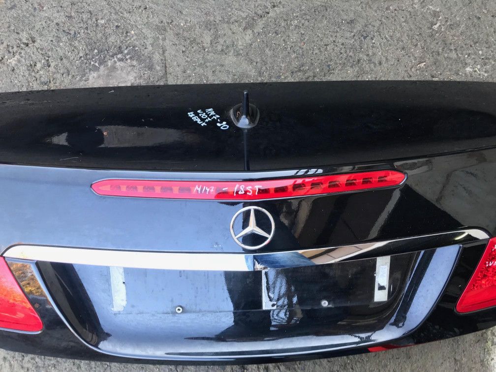 подсветка номера Mercedes-Benz E-Класс W212/S212/C207/A207 2011, 1.8 л., M 271.860, бензин, АКПП, черный, кабриолет - фото №1