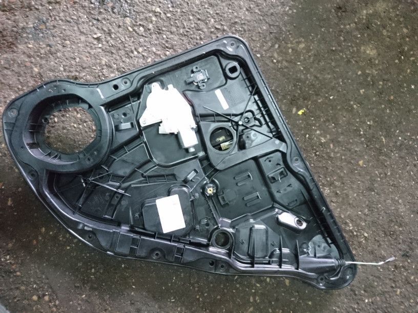 стеклоподъемник задний правый Mercedes-Benz GL-Класс X166 2014, 3.0 л., OM 642.826, дизель, АКПП, белый, внедорожник 5 дв., A1669060601 - фото №1