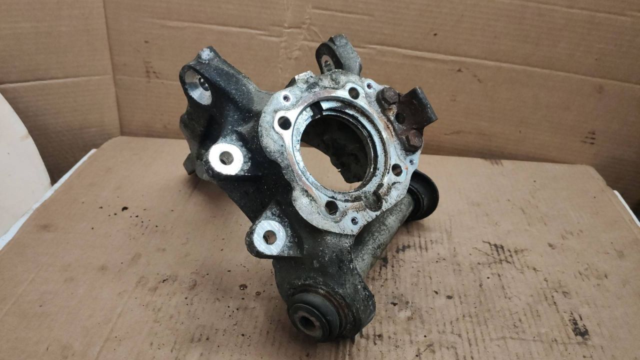 кулак задний правый BMW X5 E70 2007, 3.0 л., дизель, АКПП - фото №1