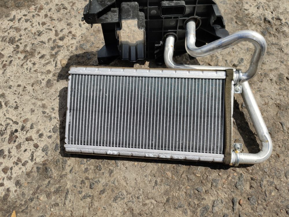 радиатор отопителя (печки) BMW Z4 E85 2003, 3.0 л., бензин, МКПП, черный, кабриолет - фото №1