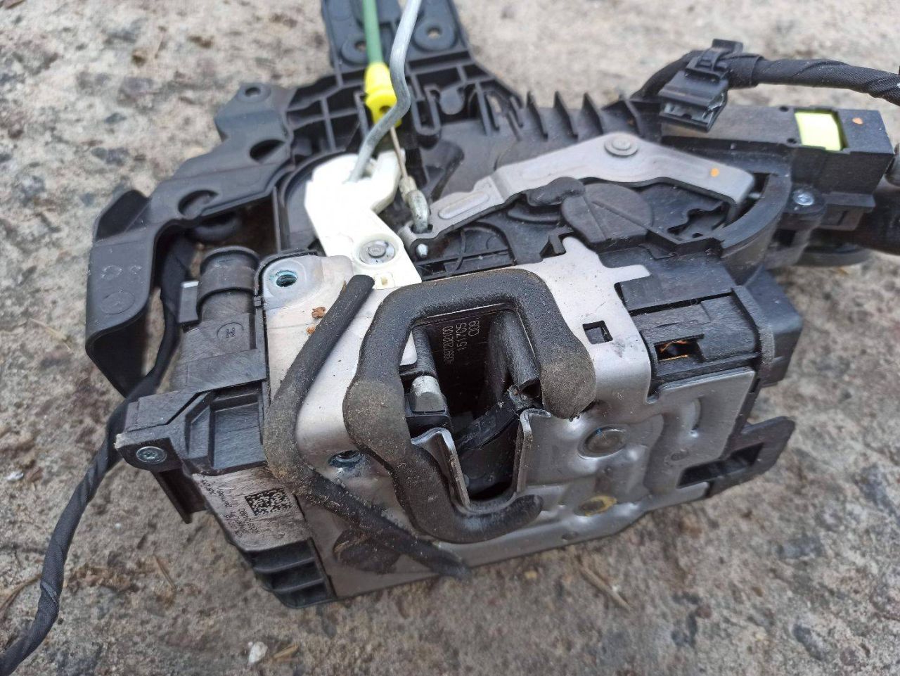 замок двери передней левой Mercedes-Benz C-Класс W205/S205/C205 2015, 2.0 л., M 274.920, бензин, АКПП, седан, правый руль, A0997202100 - фото №1