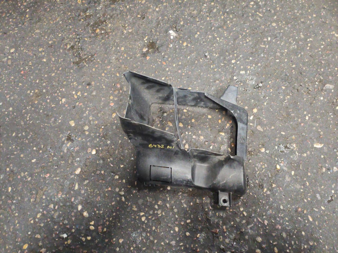 воздуховод (дефлектор) радиатора BMW 2010, 3.5 л., бензин, 7200790 - фото №1