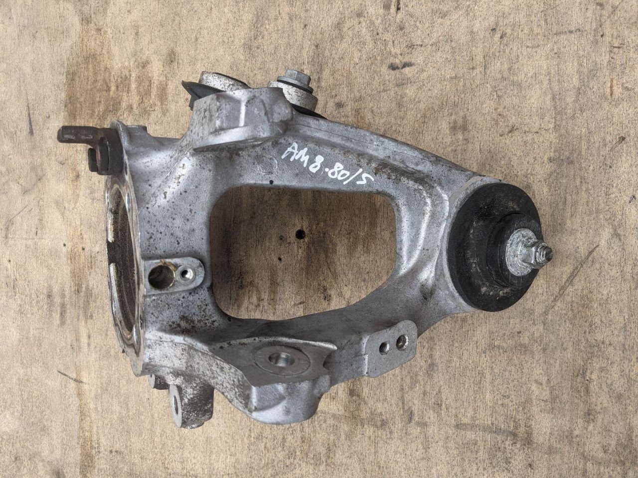 кулак задний левый BMW X5 E70 2007, 4.8 л., N62 B48 A, бензин, АКПП, 6770983, 6770981 - фото №1