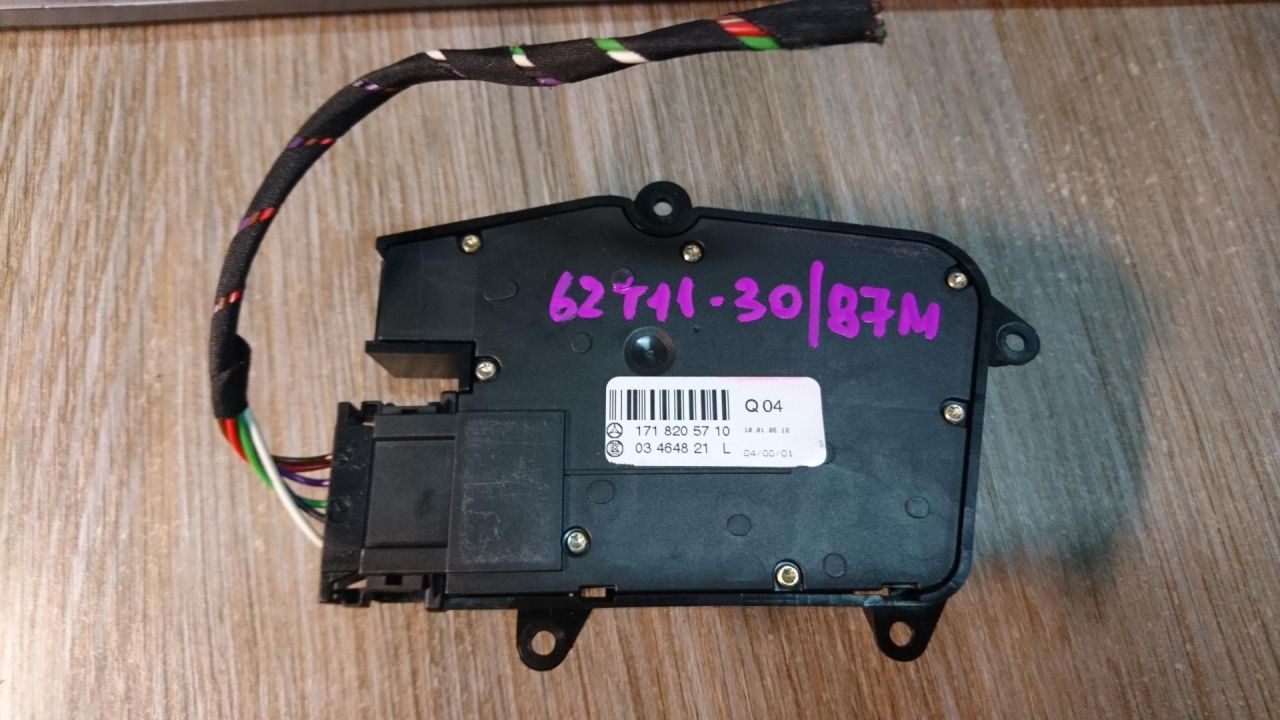 блок управления сиденьем Mercedes-Benz SLK-Класс R171 2006, 3.5 л., M 272.963, бензин, АКПП, серебристый, кабриолет, A1718205710 - фото №1