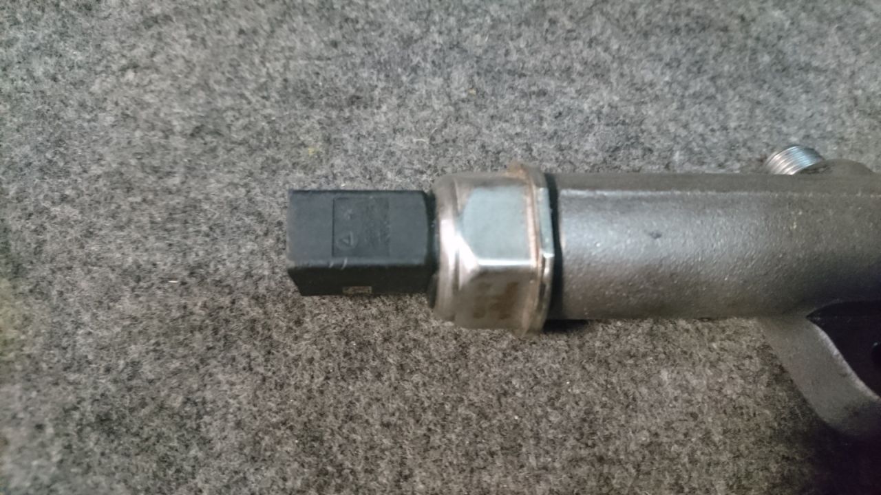 Клапан ТНВД Mercedes-Benz C-Класс W205/S205/C205 2015, 2.0 л., M 274.920, бензин, АКПП, седан, A0009052701, 28389851 - фото №1