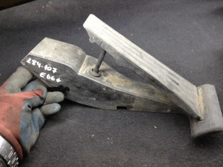 педаль BMW 7 серия E65/E66/E67 2003, 6.0 л., N73 B60 A, бензин, АКПП, седан, 6762480